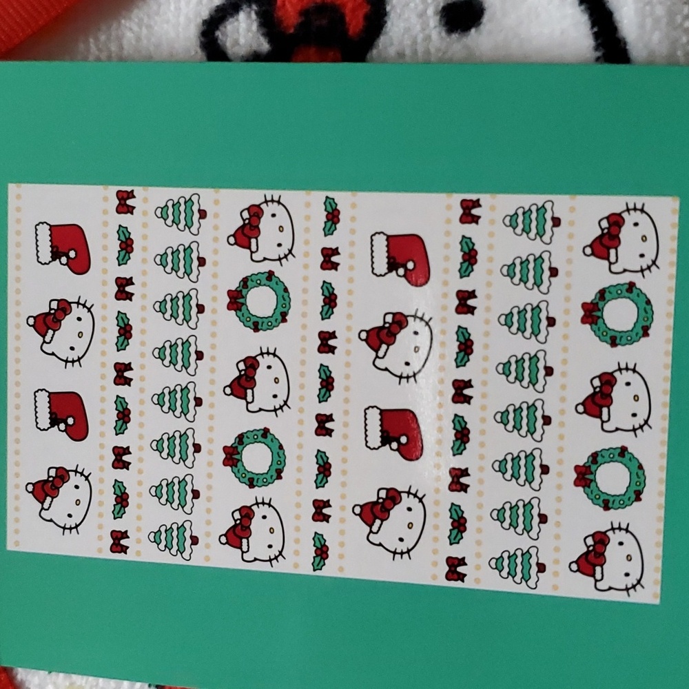 ๐๏ธ SANRIO LIMITED EDITION HELLO KITTY CHRISTMAS HAND TOWELS (2 PACK) ๐ - Picture 4 of 5